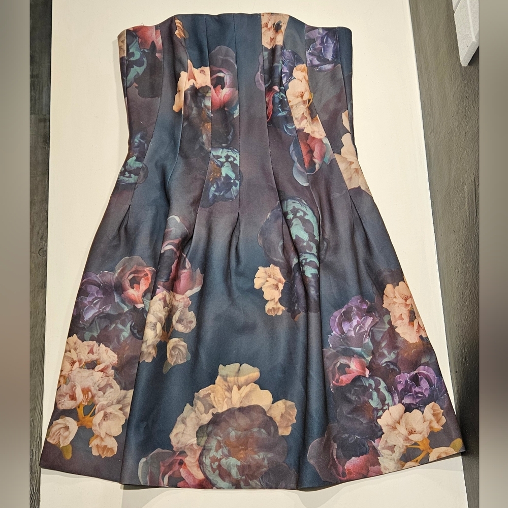 H&M Strapless Floral Dress Fit & Flare Tulip Silhouette Boned Bodice Size 8